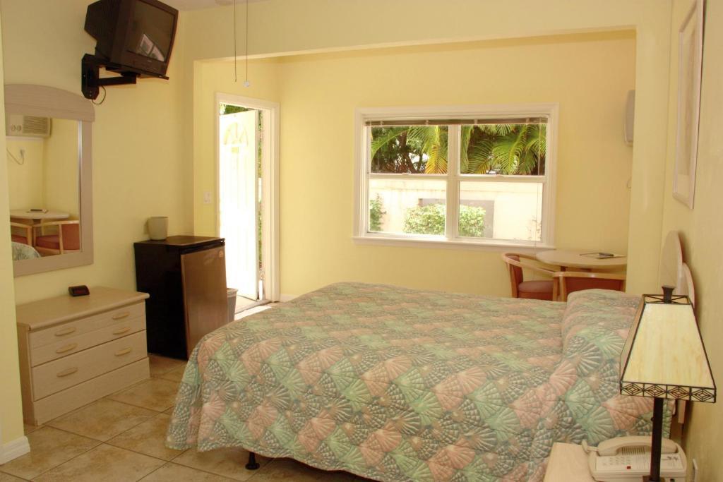 Hotel Rock Lake Not Open Due To Hurricane Damages Fort Myers Pokoj fotografie
