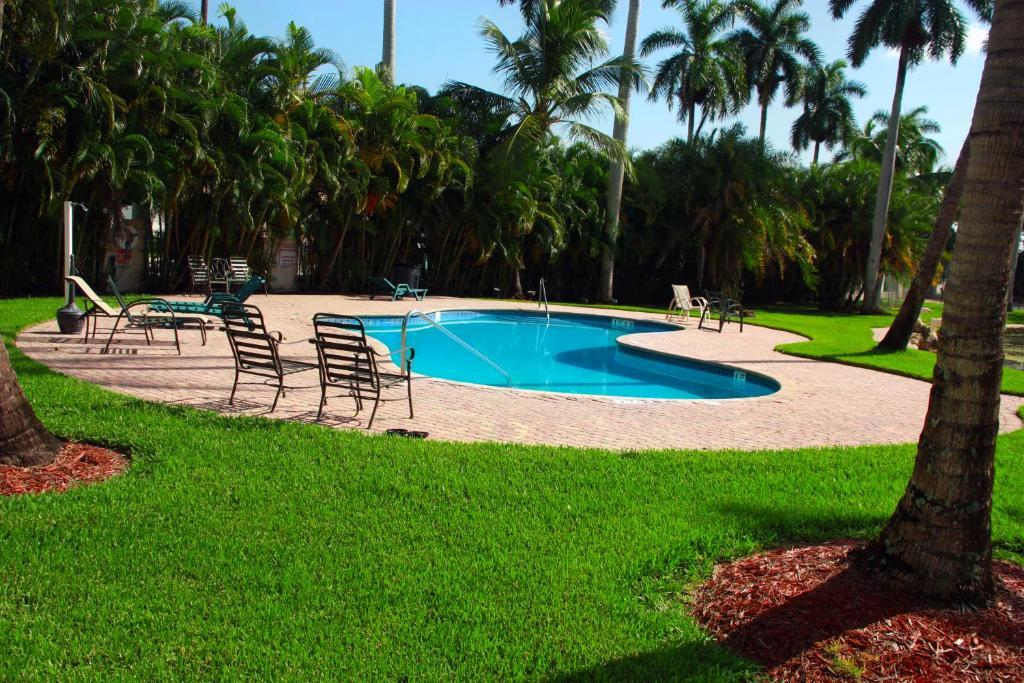 Hotel Rock Lake Not Open Due To Hurricane Damages Fort Myers Exteriér fotografie