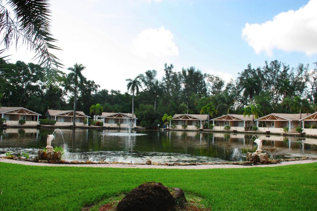 Hotel Rock Lake Not Open Due To Hurricane Damages Fort Myers Exteriér fotografie