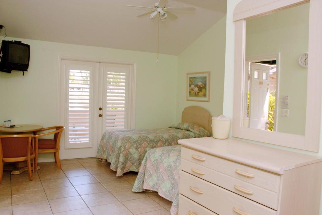 Hotel Rock Lake Not Open Due To Hurricane Damages Fort Myers Pokoj fotografie